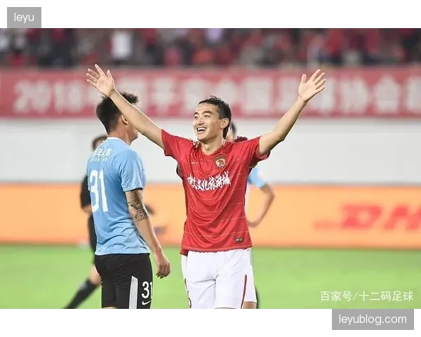 维蒂尼亚坐镇中场表现优异，攻防两端统治力征服技术小组。